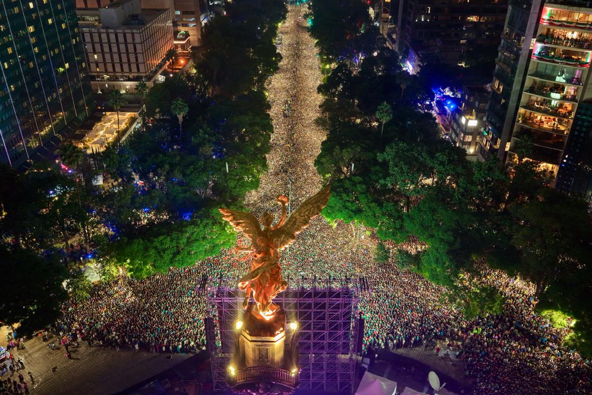La victoria de México ante Ecuador reunió a casi un millón de aficionados en CDMX.jpg